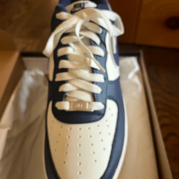 Nike Air Force 1 Low ‘07 LV8 Men Size 10 Sail/Midnight Navy NIB - Picture 4 of 6